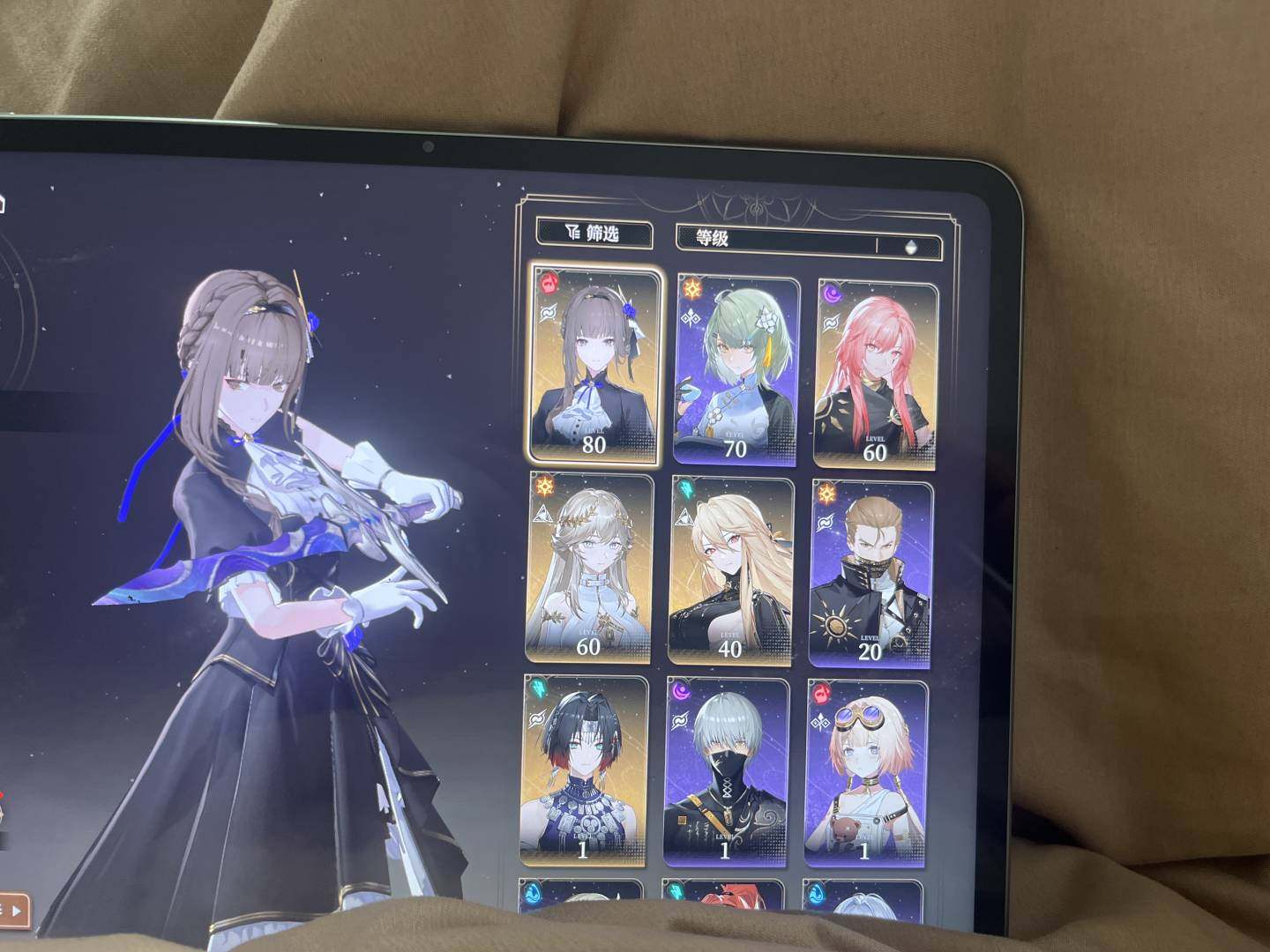 拥有五星角色: 铂鸢,黎蚩 拥有五星武器:...