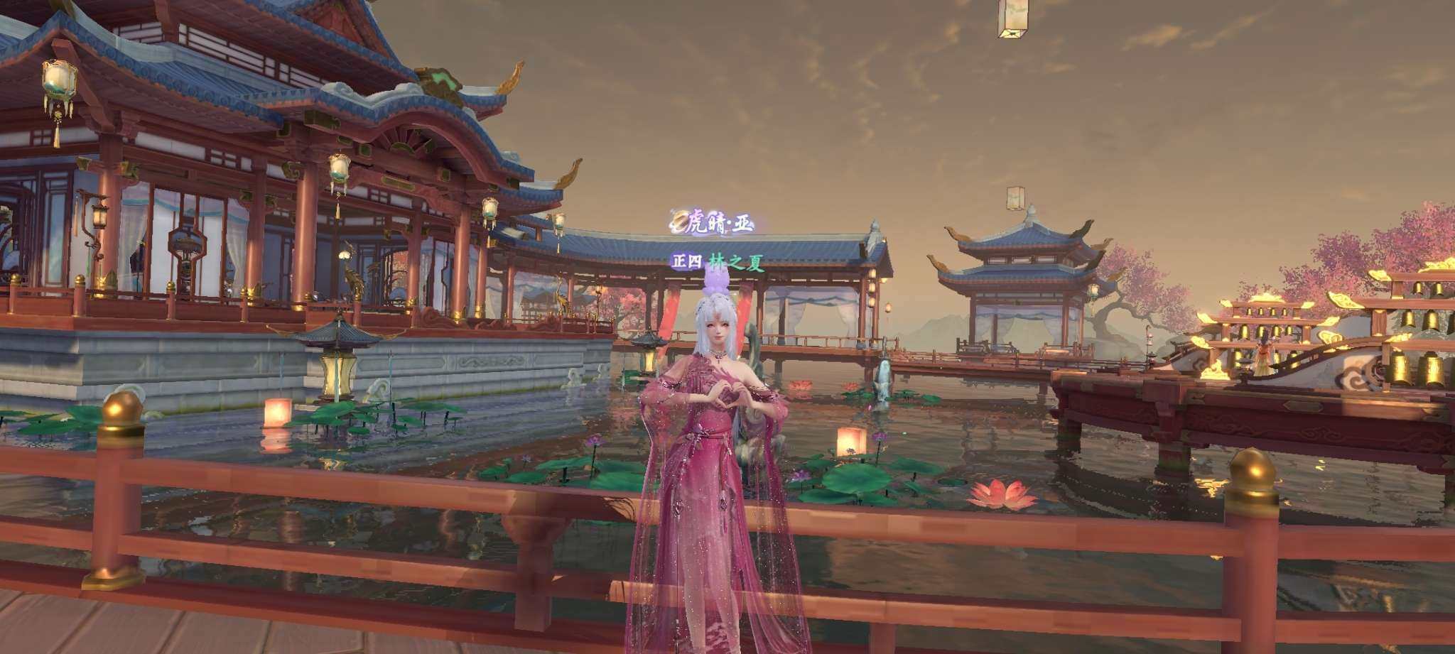 亮点: 衣服很多